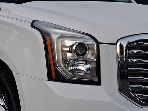 Used 2018 GMC Yukon SLT w/ Premium Edition AWD/4WD image 7