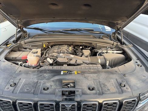 Used 2024 Jeep Grand Cherokee L Limited w/ Luxury Tech Group II image 16