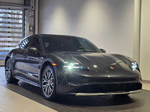 Used 2022 Porsche Taycan 4 Cross Turismo image 9