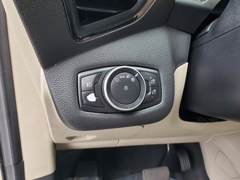 Used 2018 Ford Escape Titanium image 9