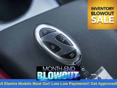 New 2025 Hyundai Elantra SEL image 39