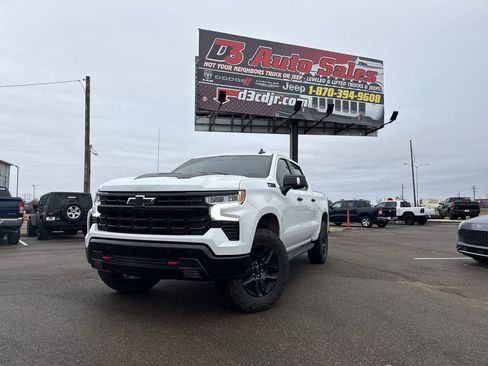 Used 2024 Chevrolet Silverado 1500 LT Trail Boss w/ LT Trail Boss Premium Package image 2