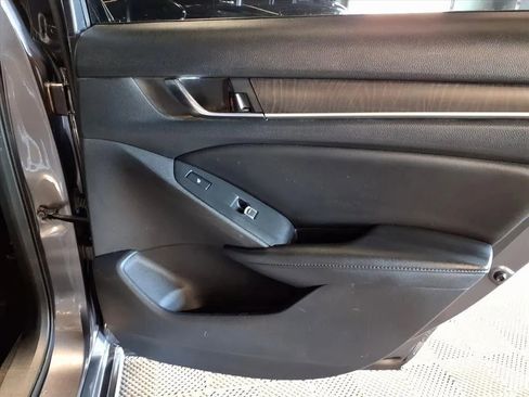 Used 2022 Honda Accord Touring image 9