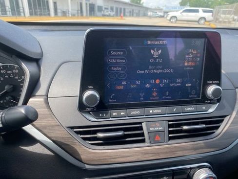 Used 2025 Nissan Altima 2.5 SV FWD image 25