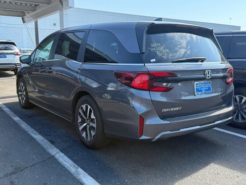 Used 2025 Honda Odyssey EX-L image 2