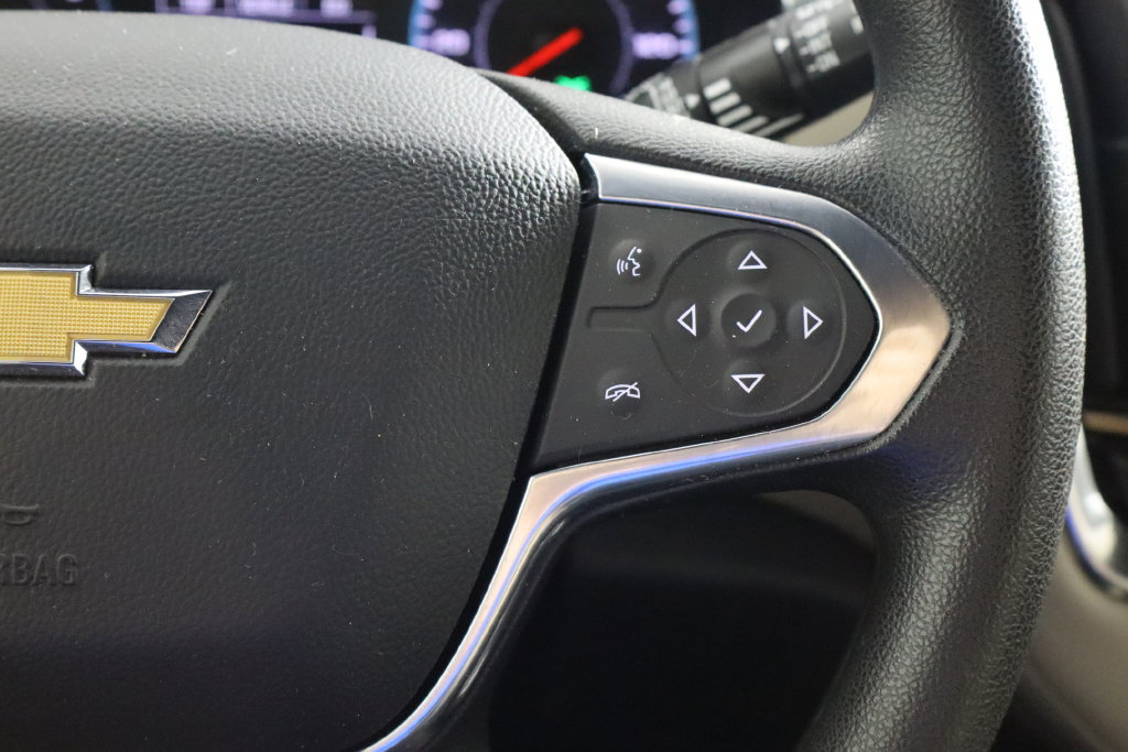 Used 2023 Chevrolet Traverse LS FWD image 10