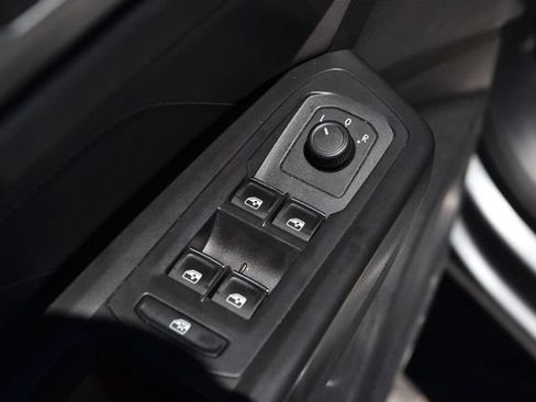 Certified 2023 Volkswagen Atlas Cross Sport SEL R-Line AWD/4WD image 8