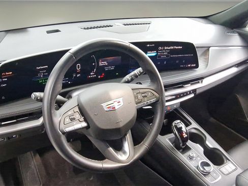 Used 2024 Cadillac XT4 Premium Luxury image 12