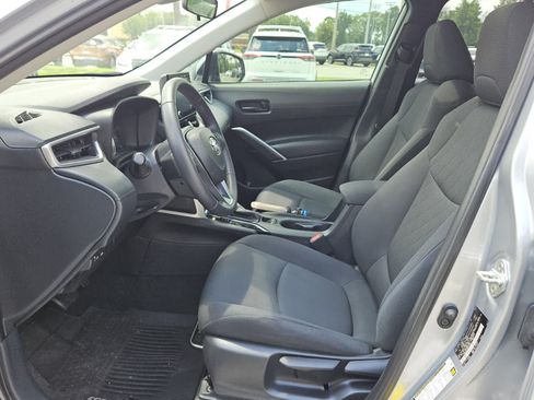 Used 2022 Toyota Corolla Cross LE w/ Moonroof Package FWD image 3