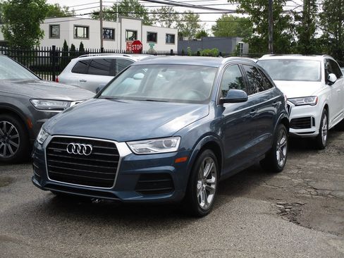 Used 2016 Audi Q3 2.0T Premium Plus w/ Technology Package AWD/4WD image 2