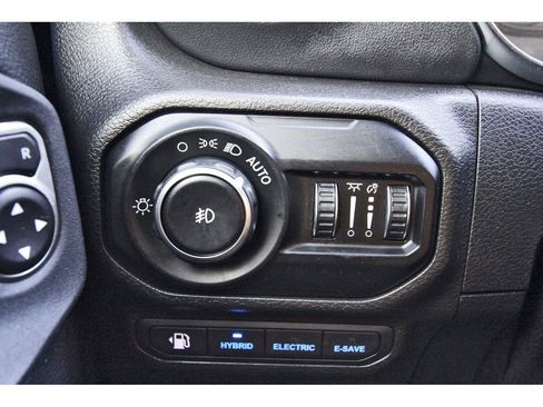 Used 2021 Jeep Wrangler Unlimited Sahara w/ Cold Weather Group image 18