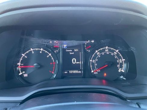 Used 2020 Toyota 4Runner SR5 AWD/4WD image 19