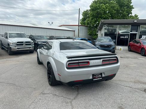 Used 2016 Dodge Challenger R/T RWD image 3