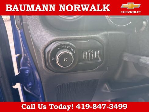 Used 2020 Jeep Wrangler Unlimited Sahara AWD/4WD image 15