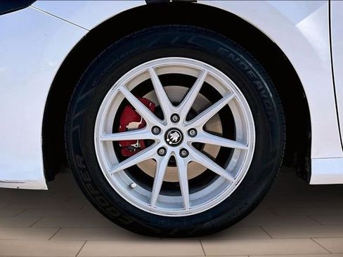 Used 2019 Toyota Camry LE image 9