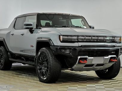 New 2025 GMC Hummer EV 2X w/ LPO, Sport Package