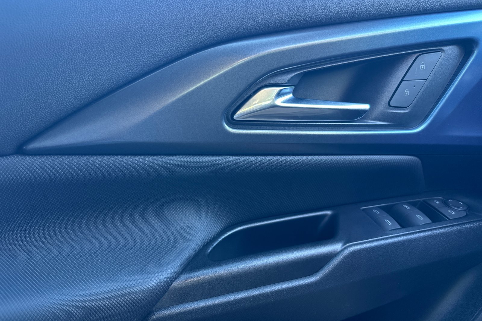 Used 2024 Chevrolet Equinox EV LT w/ LPO, All-Weather Mat Package FWD image 11
