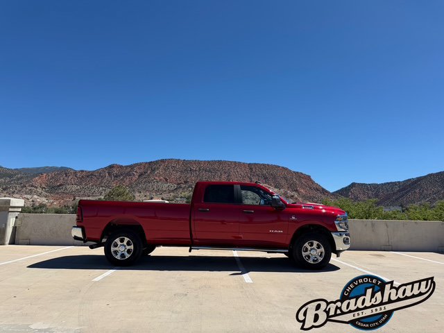 Used 2025 RAM 3500 Big Horn AWD/4WD image 3