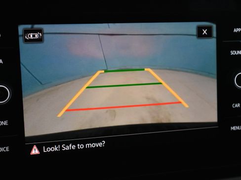 New 2025 Volkswagen Taos SE image 9