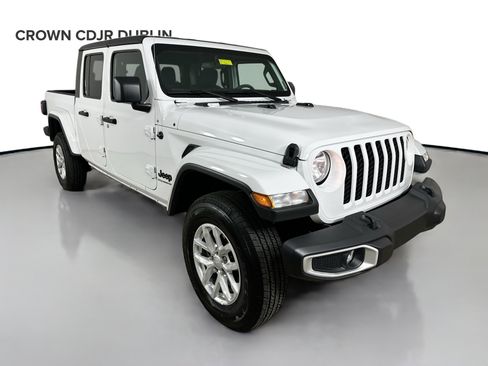 Used 2023 Jeep Gladiator Sport AWD/4WD image 3