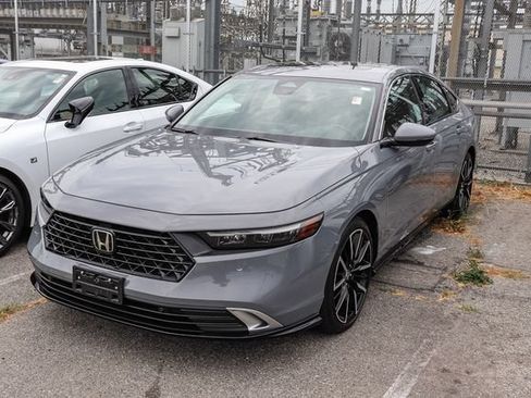 Used 2023 Honda Accord Touring image 5