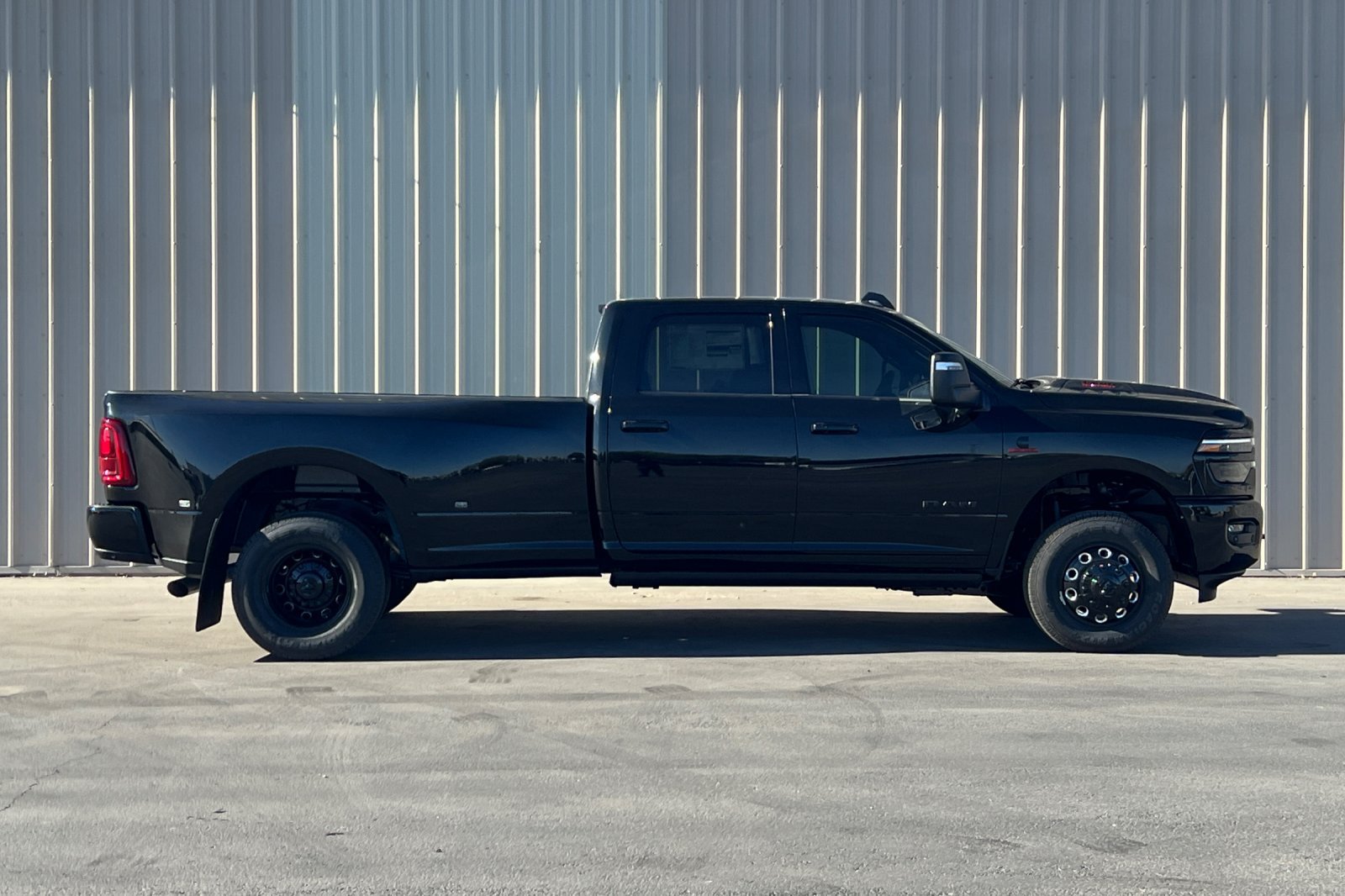 New 2026 RAM 3500 Laramie AWD/4WD image 10