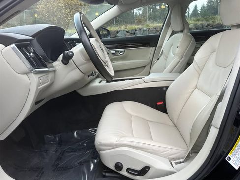 Used 2017 Volvo S90 T5 Momentum w/ Vision Package image 15