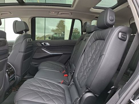 Used 2024 BMW X7 xDrive40i w/ Premium Package AWD/4WD image 11