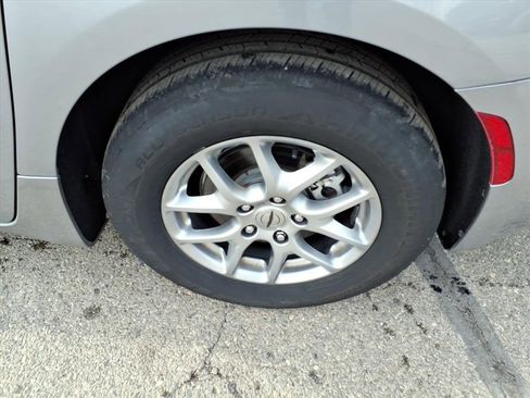 Used 2021 Chrysler Pacifica Touring image 7