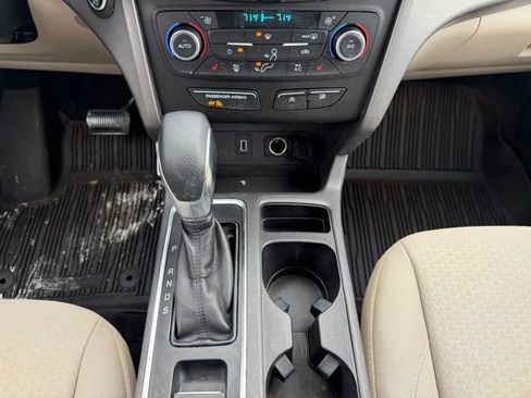 Used 2019 Ford Escape SE image 19