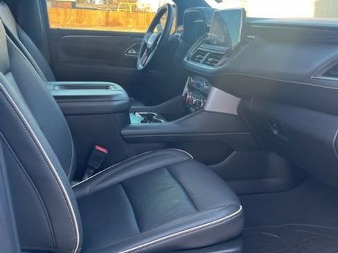 Used 2023 GMC Yukon XL SLT w/ SLT Premium Package image 10