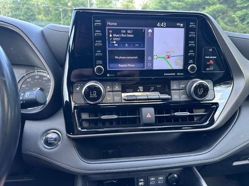 Used 2022 Toyota Highlander XLE AWD/4WD image 15