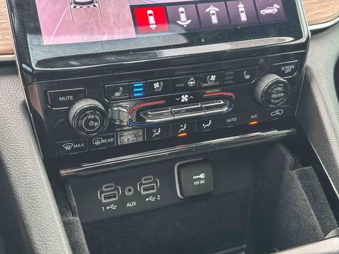 Used 2022 Jeep Grand Cherokee Summit RWD image 33