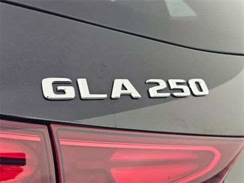 Certified 2025 Mercedes-Benz GLA 250 4MATIC image 12