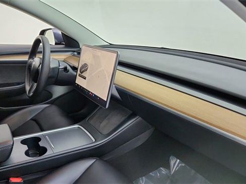 Used 2023 Tesla Model 3 Standard Range image 19