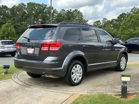 Used 2020 Dodge Journey SE FWD image 7