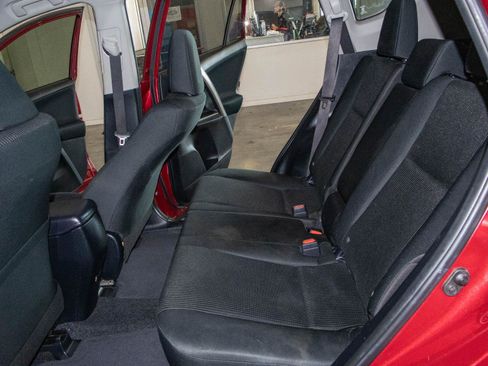 Used 2018 Toyota RAV4 LE FWD image 13