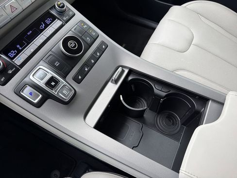 Used 2022 Hyundai Palisade Calligraphy image 8