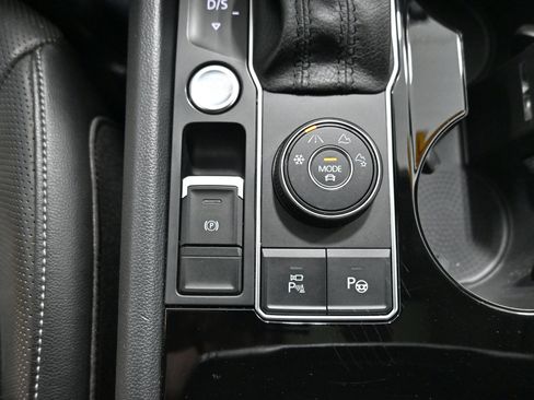 Used 2019 Volkswagen Atlas SEL Premium AWD/4WD image 17