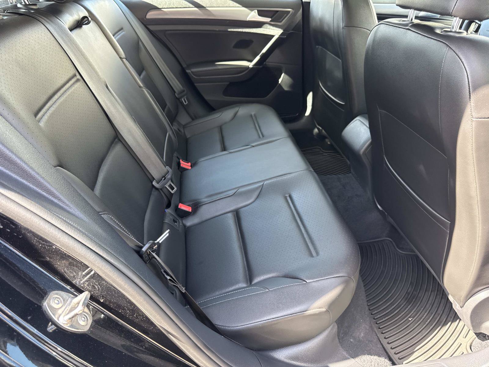 Used 2021 Volkswagen Golf 4-Door FWD image 31