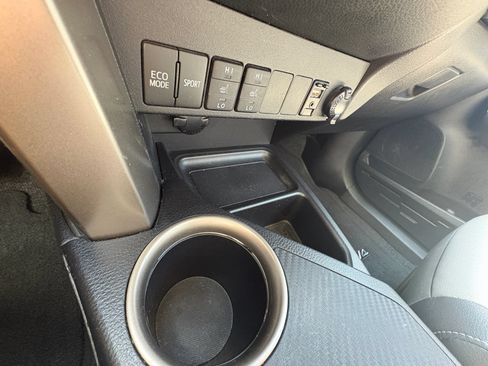 Used 2014 Toyota RAV4 Limited w/ Technology Package FWD image 15