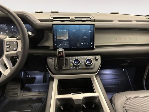 Used 2025 Land Rover Defender 110 S image 11