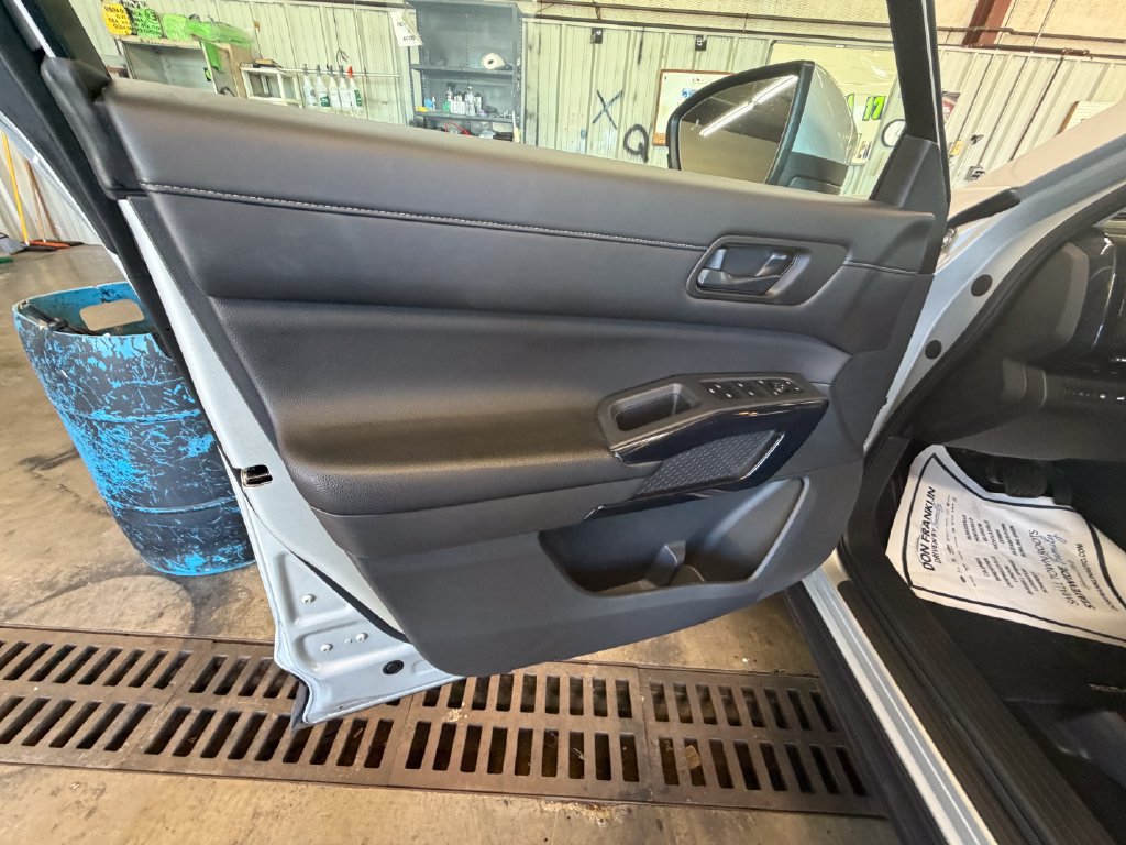 Used 2025 Nissan Pathfinder SV AWD/4WD image 10