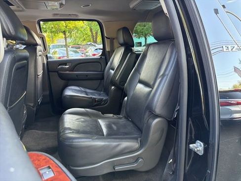 Used 2014 Chevrolet Suburban LTZ AWD/4WD image 6