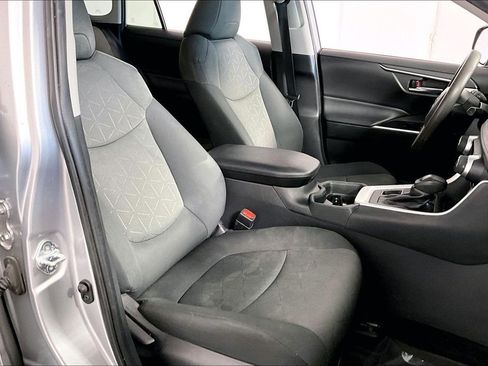 Used 2021 Toyota RAV4 XLE image 7