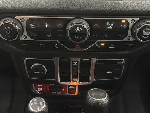 Used 2024 Jeep Wrangler Unlimited AWD/4WD image 23