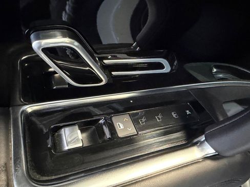 Used 2023 Land Rover Range Rover SE image 19
