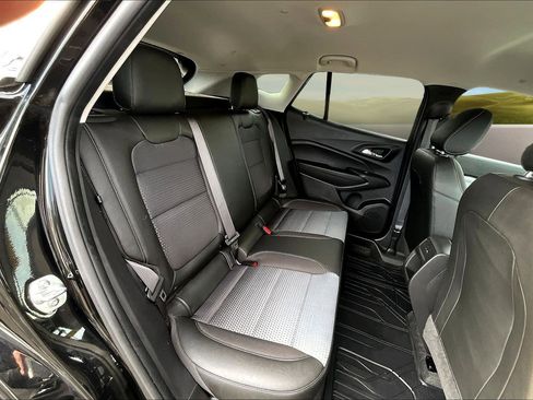 Used 2025 Chevrolet Trax LT w/ Driver Confidence Package FWD image 16