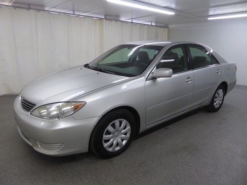 Used 2005 Toyota Camry LE image 3