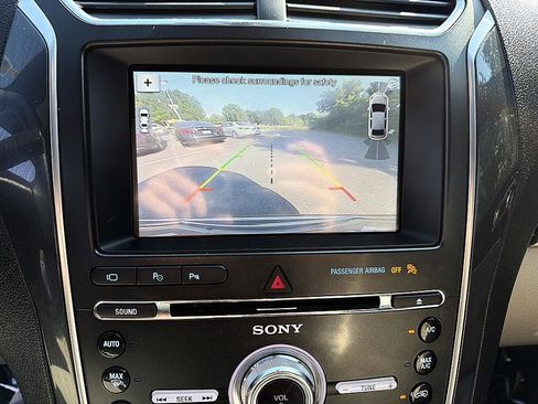 Used 2018 Ford Explorer Limited w/ Equipment Group 301A AWD/4WD image 15